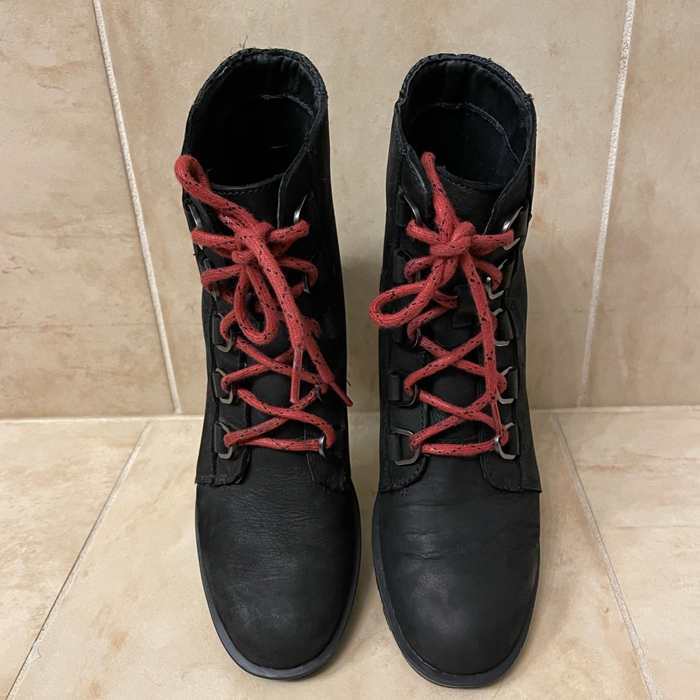 Sorel Phoenix short boot. Size 7.5